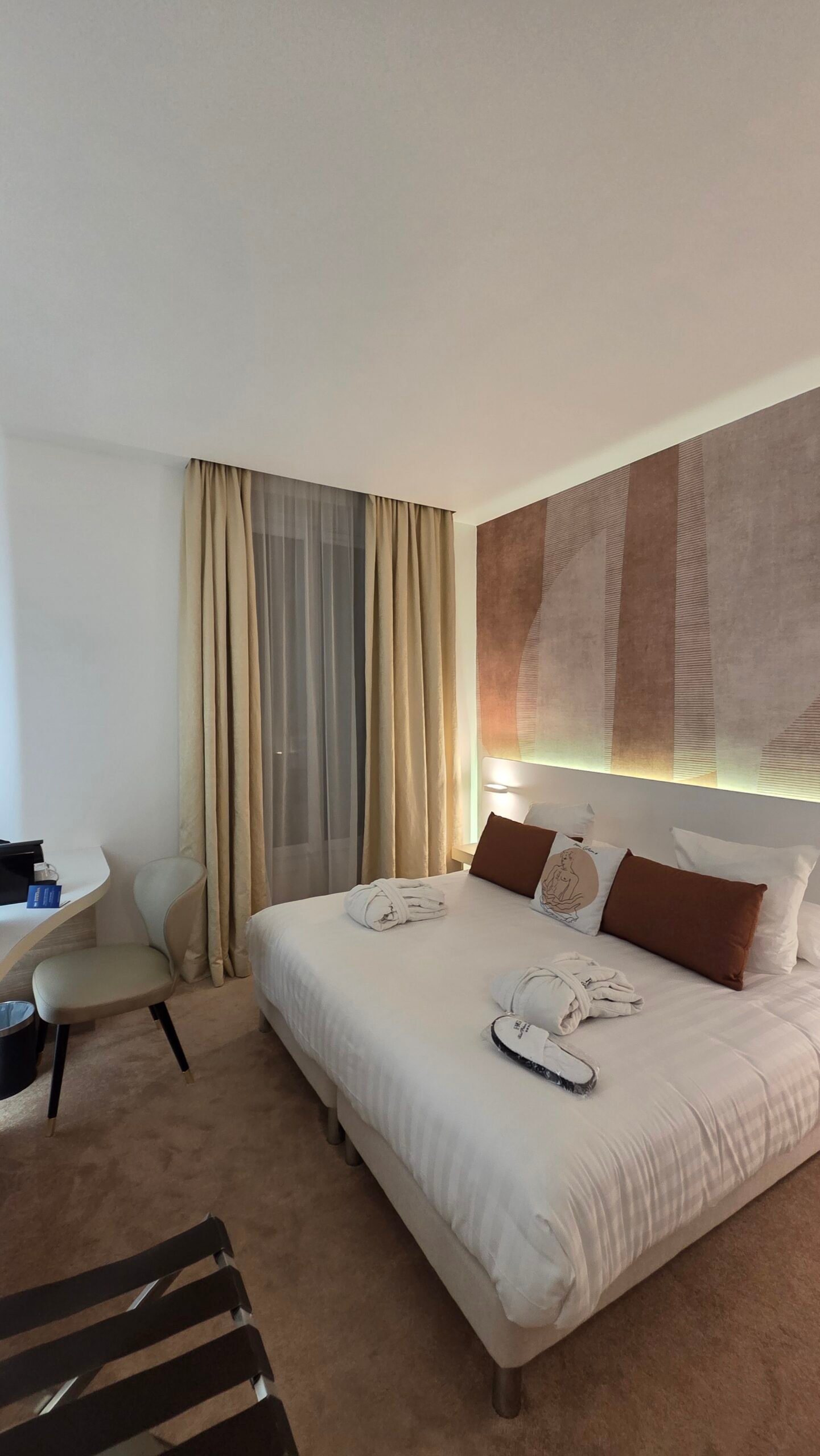 Comfort Sea View room with king bed at Best Western Premier Hotel Prince de Galles, Menton